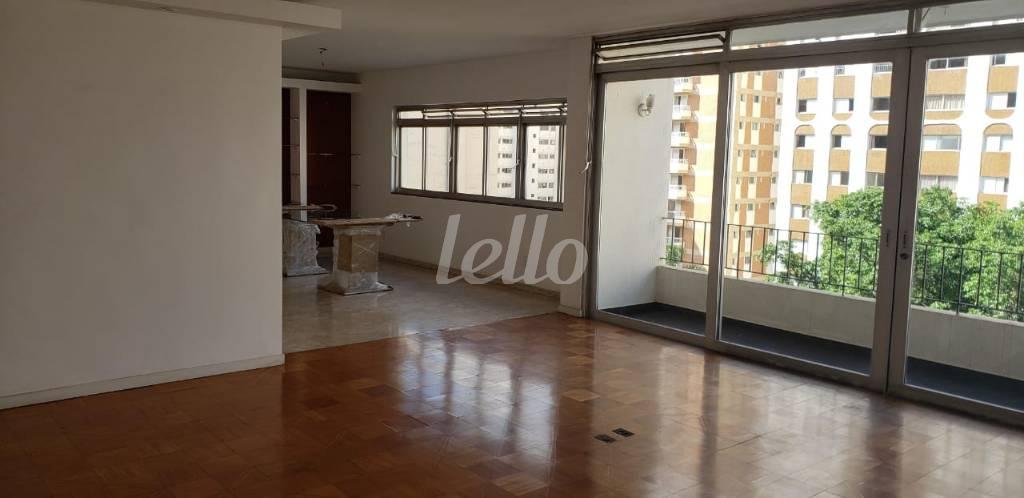 SALA de Apartamento para alugar, Padrão com 200 m², 3 quartos e 1 vaga em Perdizes - São Paulo