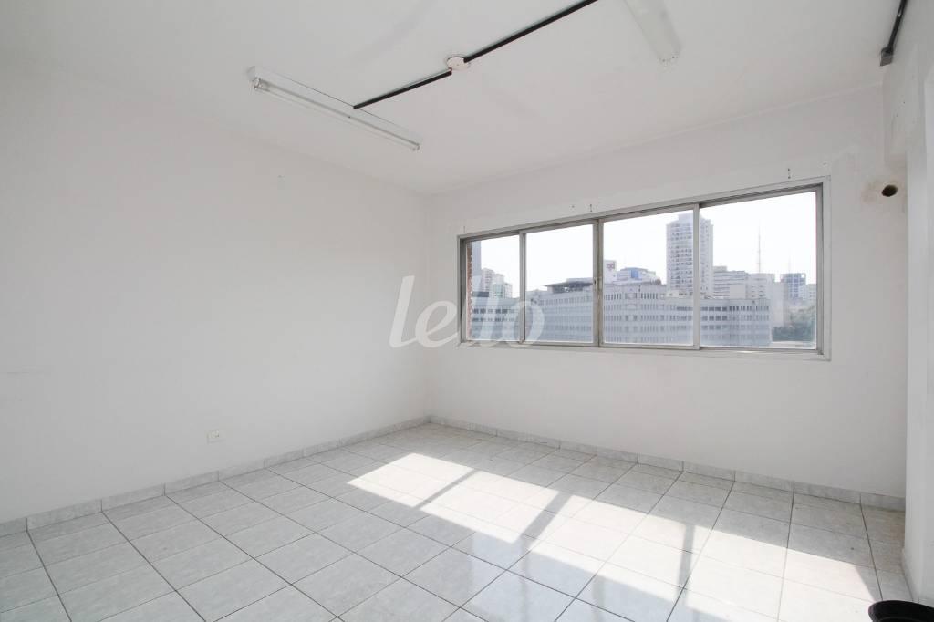 SALA 4 de Sala / Conjunto para alugar, Padrão com 117 m², e em Liberdade - São Paulo