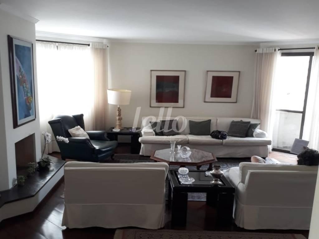 LIVING de Apartamento à venda, Padrão com 198 m², 3 quartos e 3 vagas em Paraíso - São Paulo