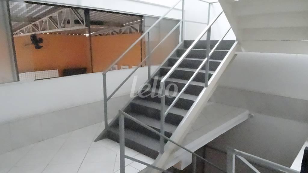 ESCADA DE EMERGÊNCIA de Prédio Comercial para alugar, Multiusuário com 2400 m², e 4 vagas em Santana - São Paulo