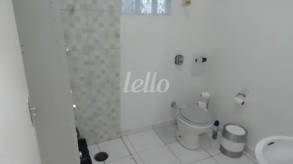 WC de Casa à venda, térrea com 60 m², e 6 vagas em Vila Vitório Mazzei - São Paulo
