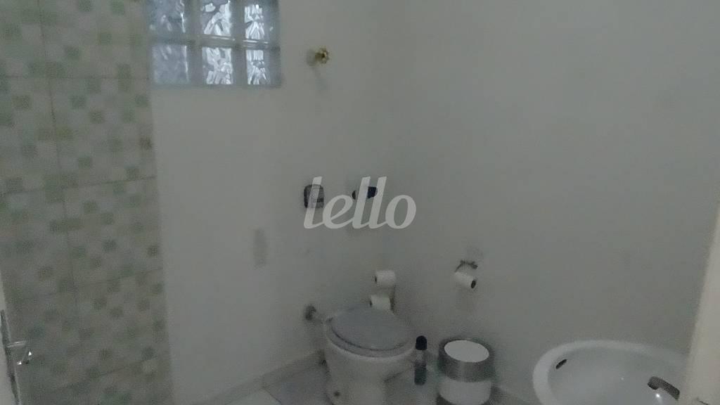 WC de Casa à venda, térrea com 60 m², e 6 vagas em Vila Vitório Mazzei - São Paulo
