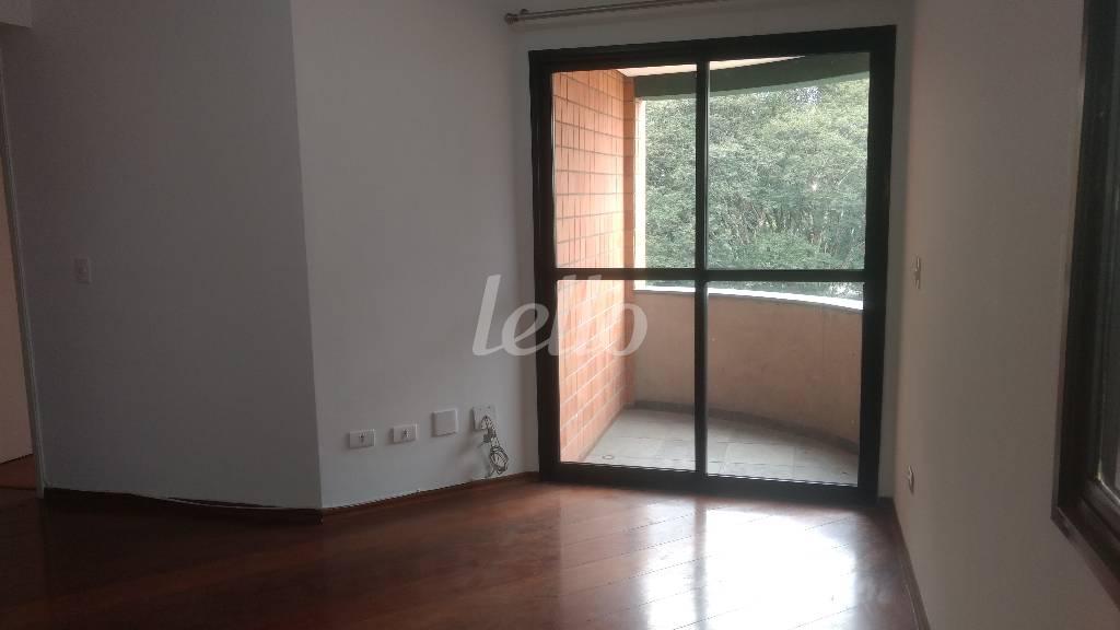 SALA DOIS AMBIENTES de Apartamento à venda, Padrão com 59 m², 2 quartos e 2 vagas em Jardim Paulista - São Paulo