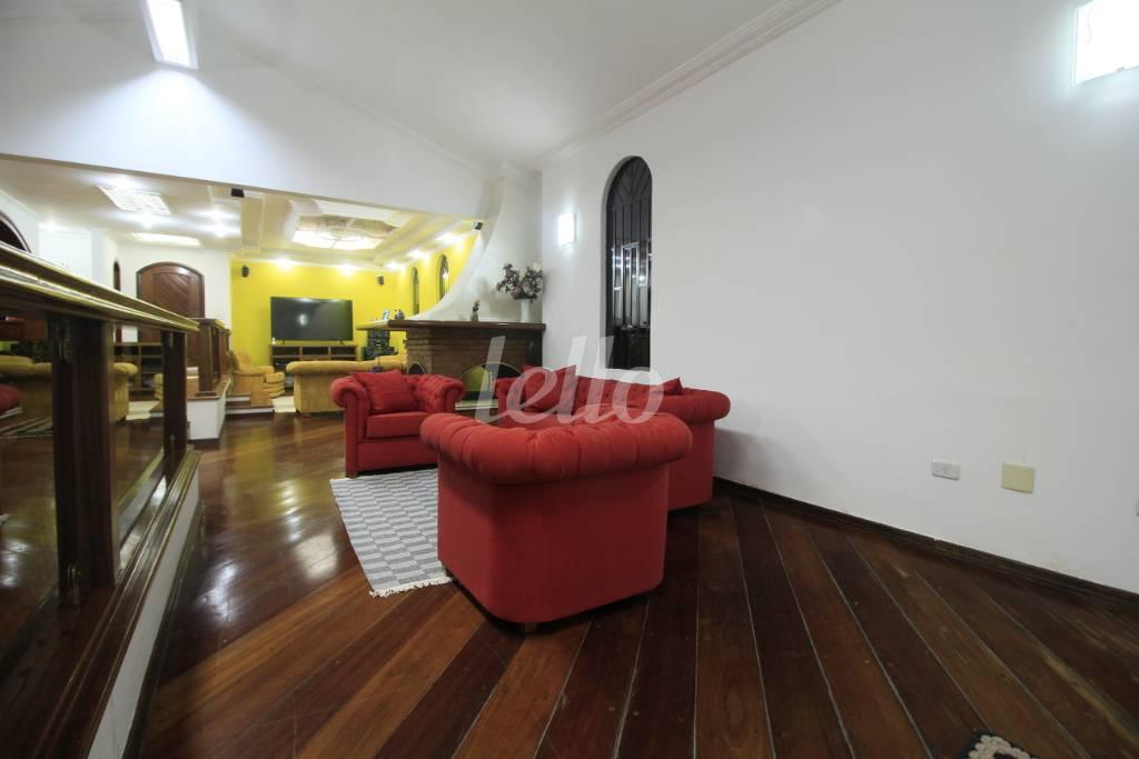 SALA COM LAREIRA de Casa à venda, térrea com 608 m², 6 quartos e 7 vagas em Vila Ivone - São Paulo
