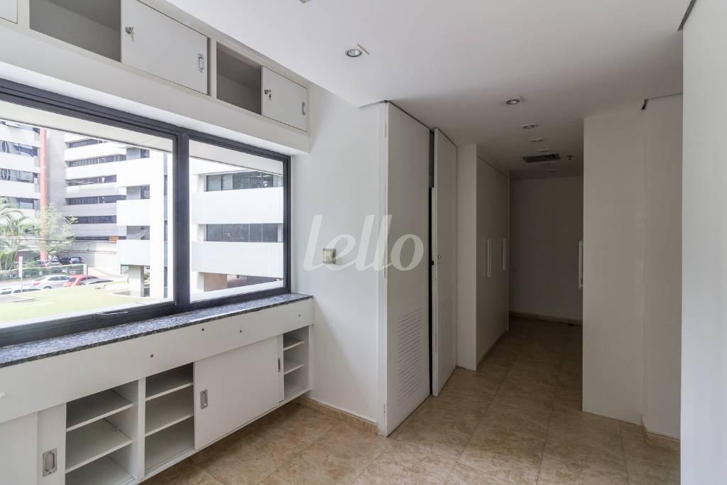 SALA 7 de Sala / Conjunto para alugar, Padrão com 139 m², e 6 vagas em Brooklin Paulista - São Paulo