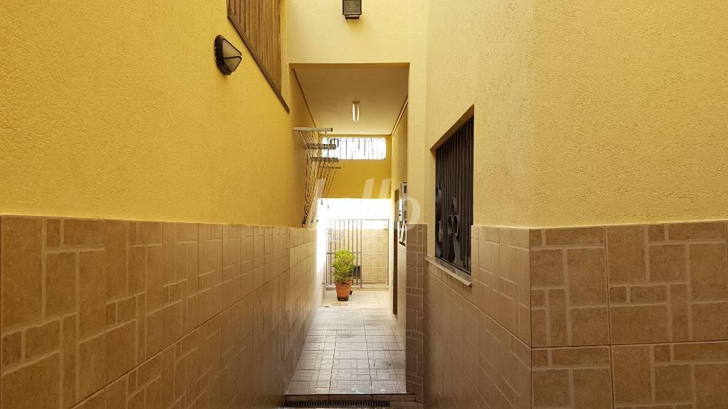 CORREDOR EXTERNO de Casa à venda, sobrado com 437 m², 5 quartos e 4 vagas em Nova Petrópolis - São Bernardo do Campo