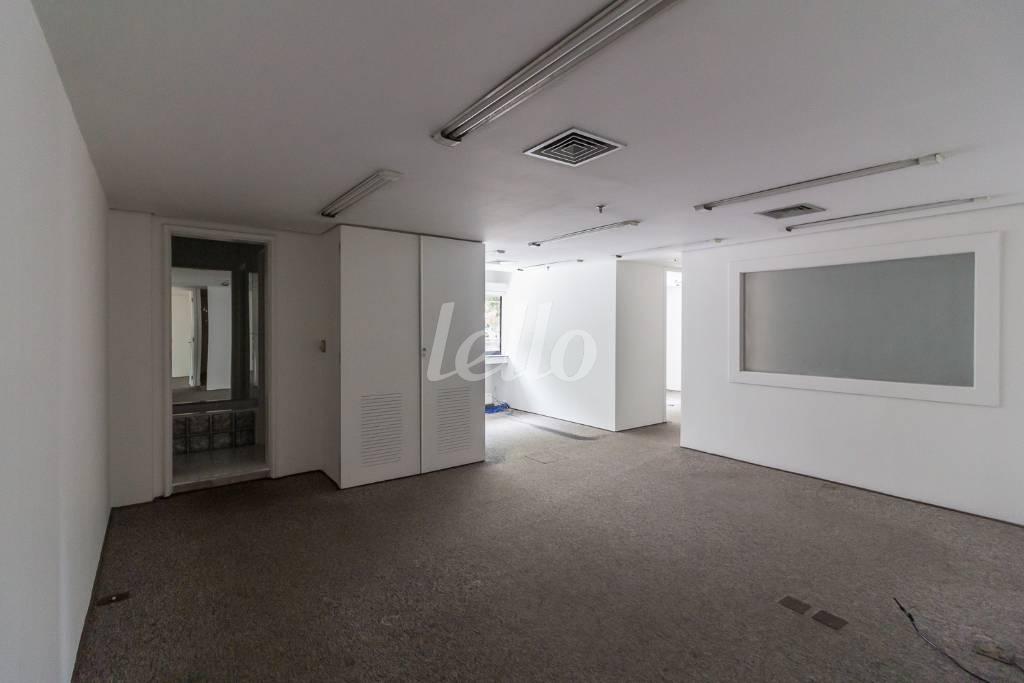 SALA 2 de Sala / Conjunto para alugar, Padrão com 139 m², e 6 vagas em Brooklin Paulista - São Paulo