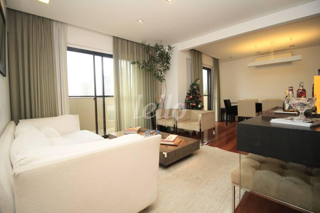 SALA AMBIENTES de Apartamento à venda, Padrão com 127 m², 3 quartos e 2 vagas em Jardim Das Acácias - São Paulo