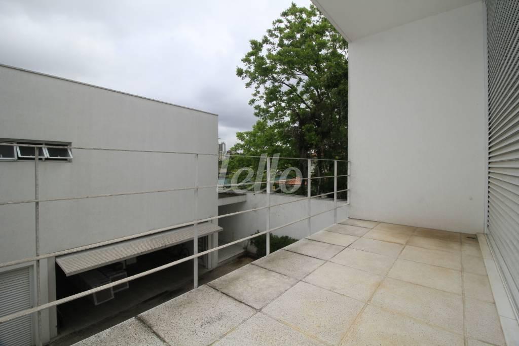 VARANDA SUÍTE 2 de Casa à venda, sobrado com 850 m², 3 quartos e 10 vagas em Jardins - São Paulo