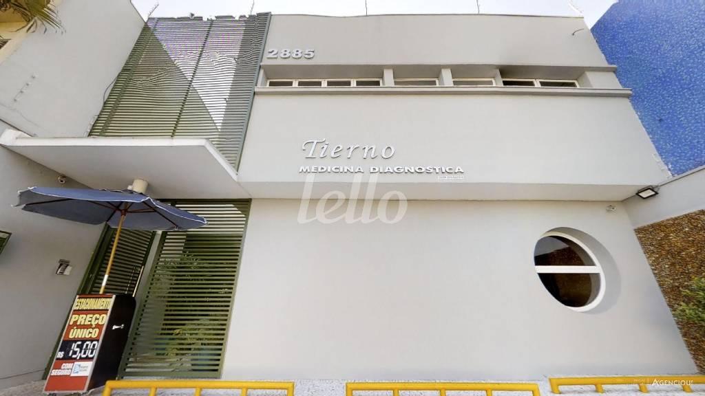 FACHADA de Casa à venda, assobradada com 374 m², 10 quartos e 3 vagas em Indianópolis - São Paulo