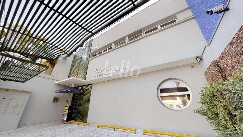 FACHADA de Casa à venda, assobradada com 374 m², 10 quartos e 3 vagas em Indianópolis - São Paulo