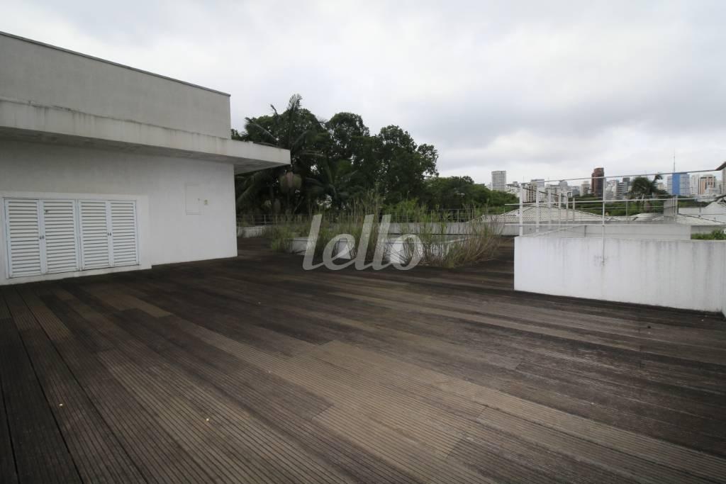 SOLARIUM (SUPERIOR) de Casa à venda, sobrado com 850 m², 3 quartos e 10 vagas em Jardins - São Paulo