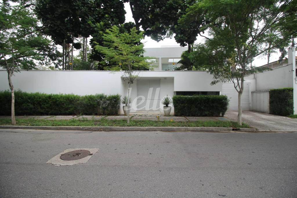 FACHADA de Casa à venda, sobrado com 850 m², 3 quartos e 10 vagas em Jardins - São Paulo