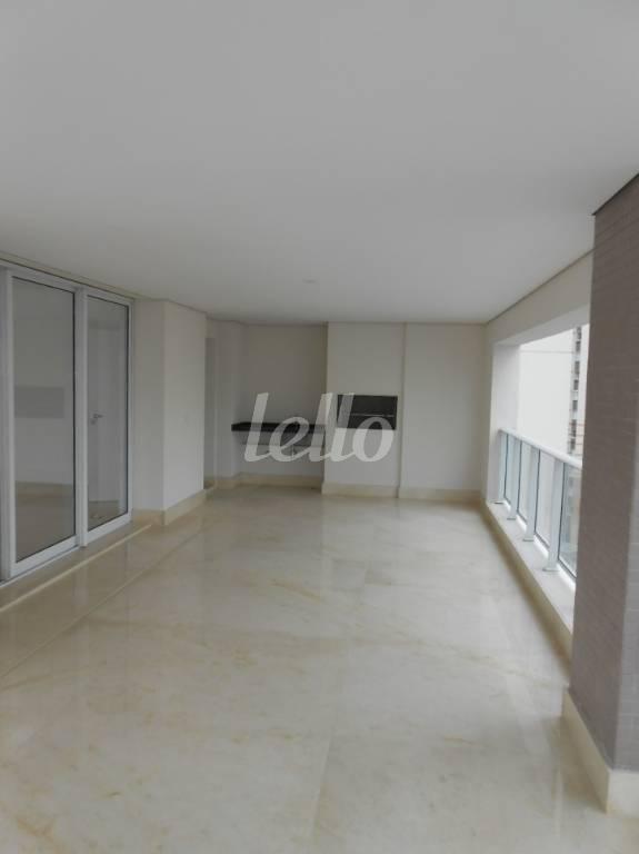 VARANDA GOURMET de Apartamento à venda, Padrão com 392 m², 4 quartos e 8 vagas em Vila Analia Franco - São Paulo