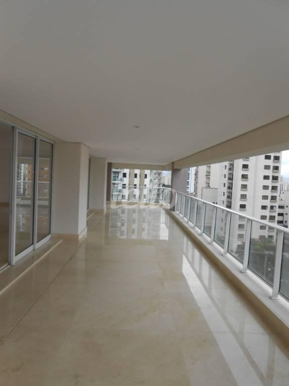 VARANDA GOURMET de Apartamento à venda, Padrão com 392 m², 4 quartos e 8 vagas em Vila Analia Franco - São Paulo