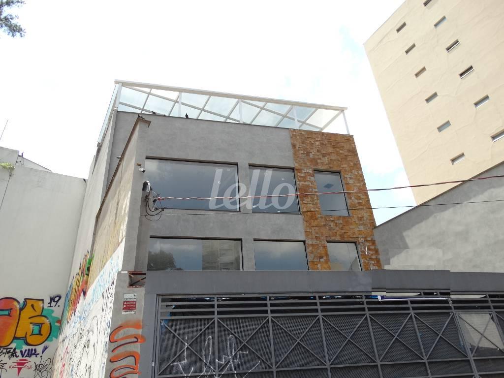 FACHADA de Prédio Comercial para alugar, Monousuário com 400 m², e 4 vagas em Pinheiros - São Paulo