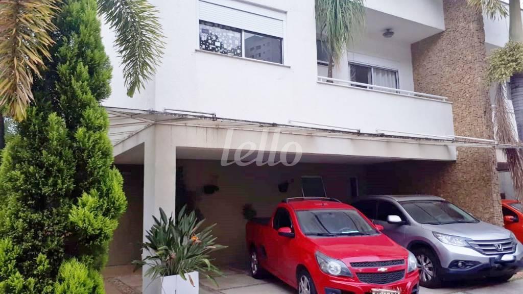 FACHADA de Casa à venda, sobrado com 300 m², 4 quartos e 3 vagas em Vila Albertina - São Paulo
