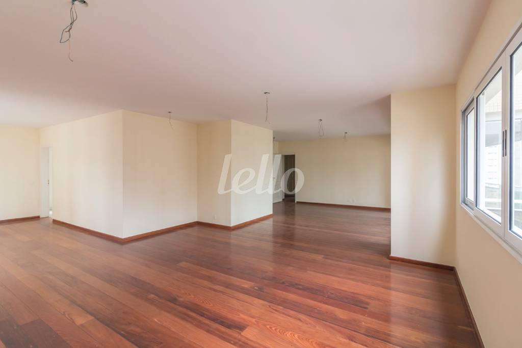 SALA de Apartamento para alugar, Padrão com 360 m², 4 quartos e 2 vagas em Itaim Bibi - São Paulo