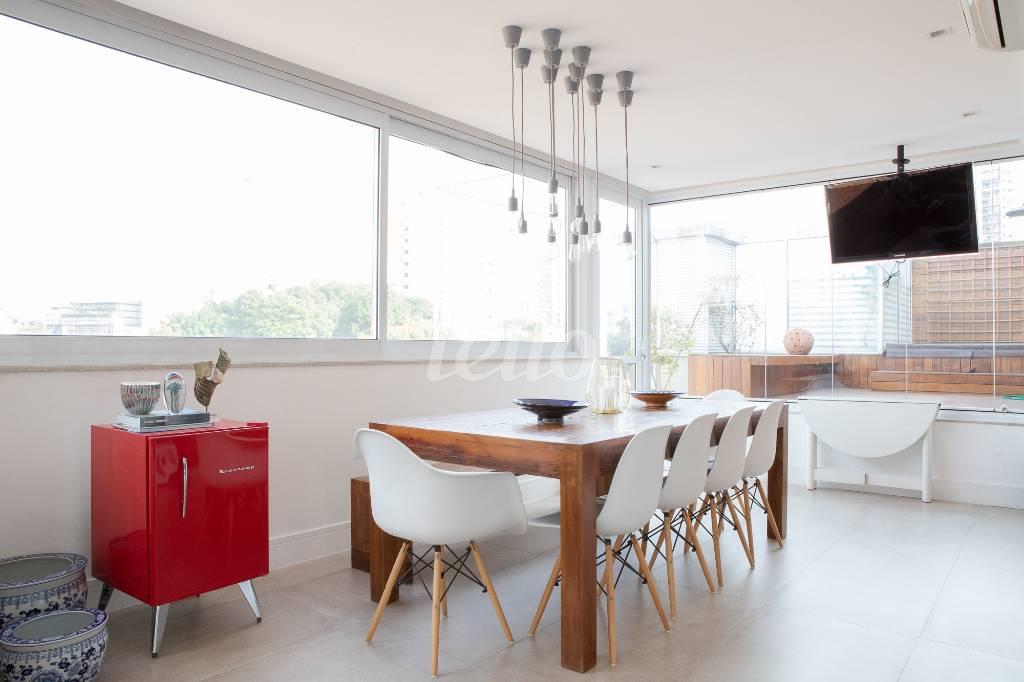 CHURRASQUEIRA de Apartamento à venda, cobertura - Padrão com 185 m², 3 quartos e 3 vagas em Vila Ipojuca - São Paulo