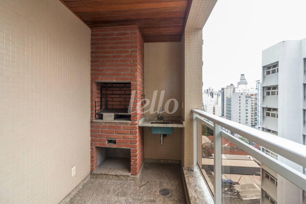 VARANDA GOURMET de Apartamento para alugar, Padrão com 360 m², 4 quartos e 2 vagas em Itaim Bibi - São Paulo