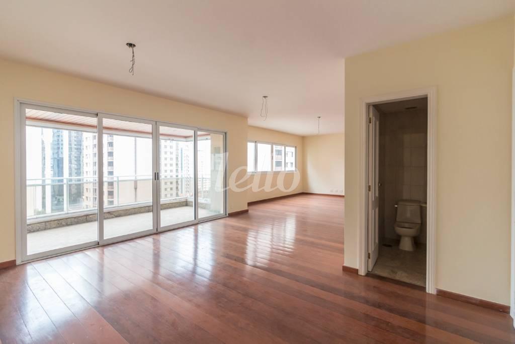 SALA de Apartamento para alugar, Padrão com 360 m², 4 quartos e 2 vagas em Itaim Bibi - São Paulo