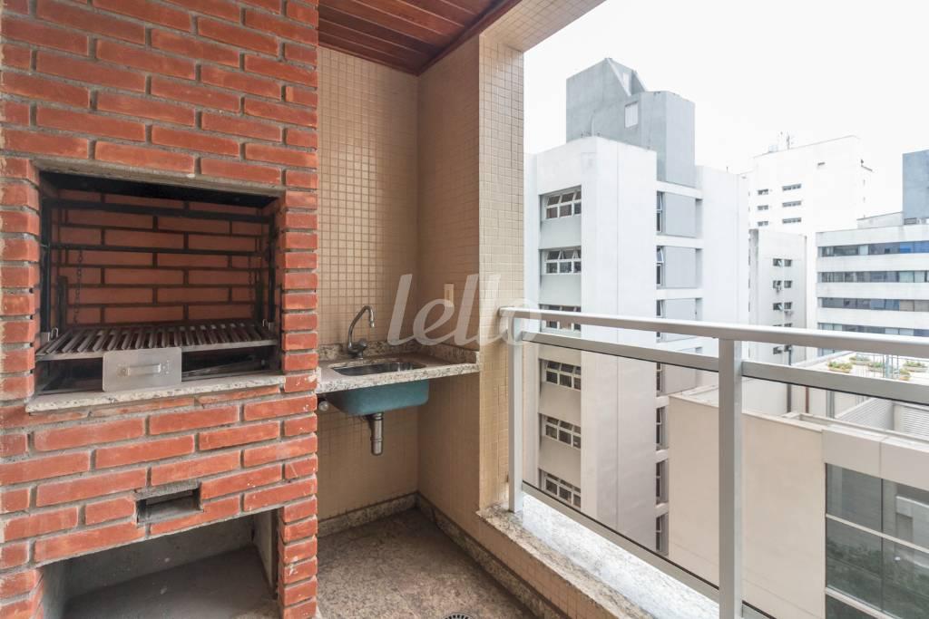 VARANDA GOURMET de Apartamento para alugar, Padrão com 360 m², 4 quartos e 2 vagas em Itaim Bibi - São Paulo