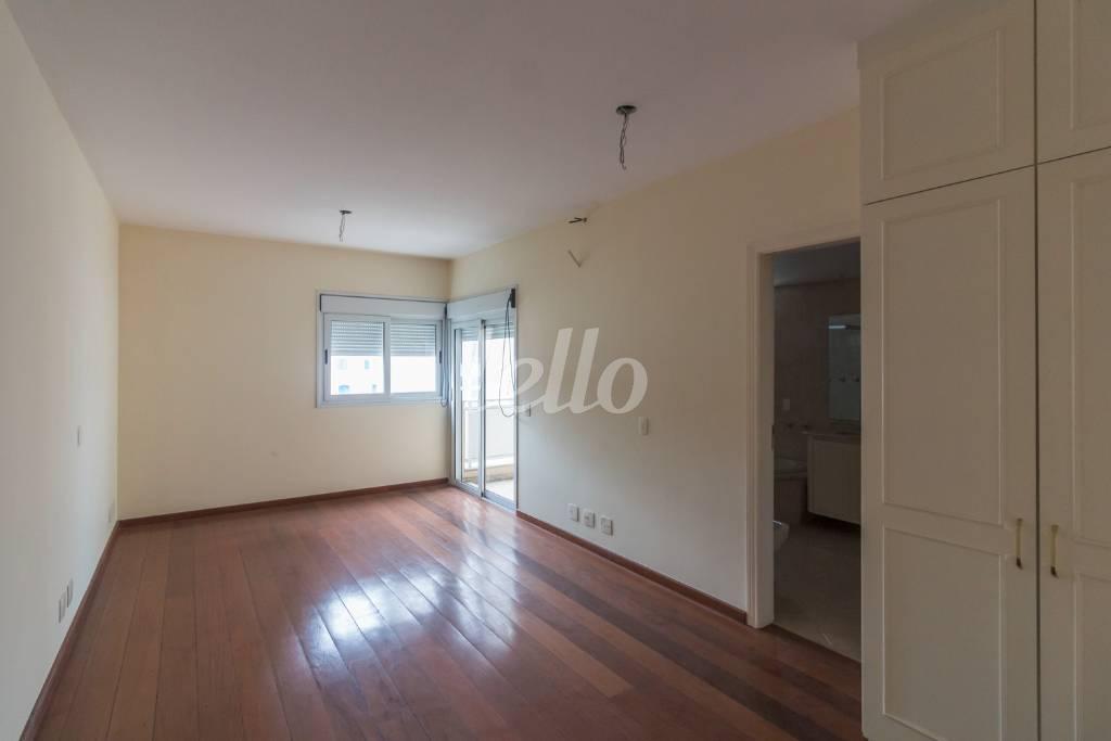 SUÍTE de Apartamento para alugar, Padrão com 360 m², 4 quartos e 2 vagas em Itaim Bibi - São Paulo