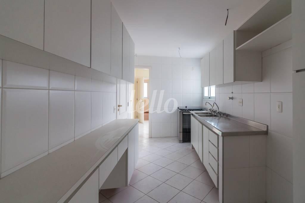 COZINHA de Apartamento para alugar, Padrão com 360 m², 4 quartos e 2 vagas em Itaim Bibi - São Paulo