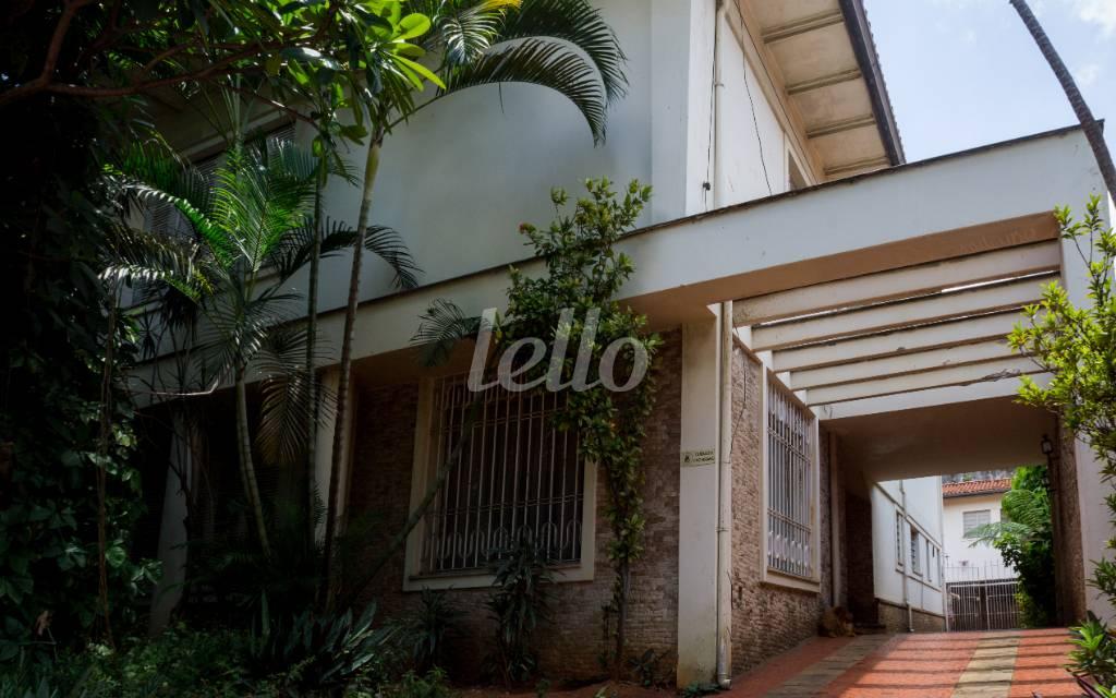 ENTRADA de Casa à venda, sobrado com 500 m², 4 quartos e 15 vagas em Pacaembu - São Paulo