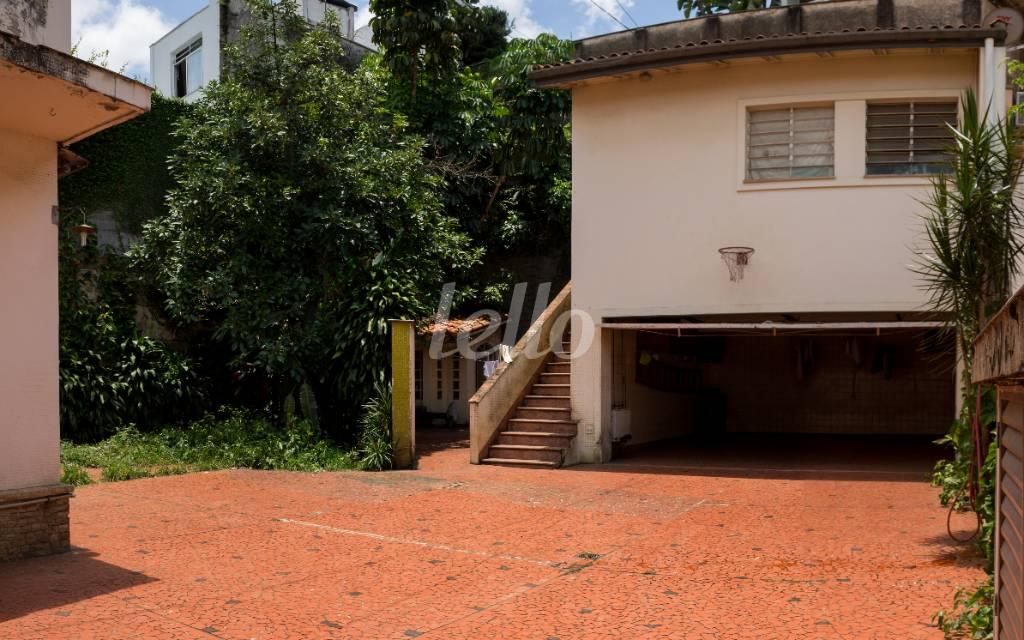 QUINTAL FUNDOS de Casa à venda, sobrado com 500 m², 4 quartos e 15 vagas em Pacaembu - São Paulo