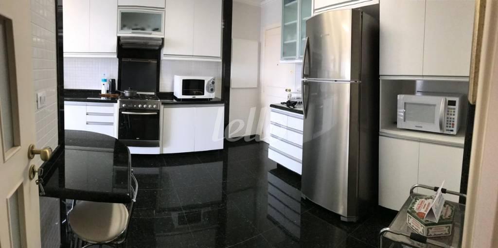 COZINHA de Apartamento à venda, Padrão com 182 m², 3 quartos e 3 vagas em Vila Regente Feijó - São Paulo