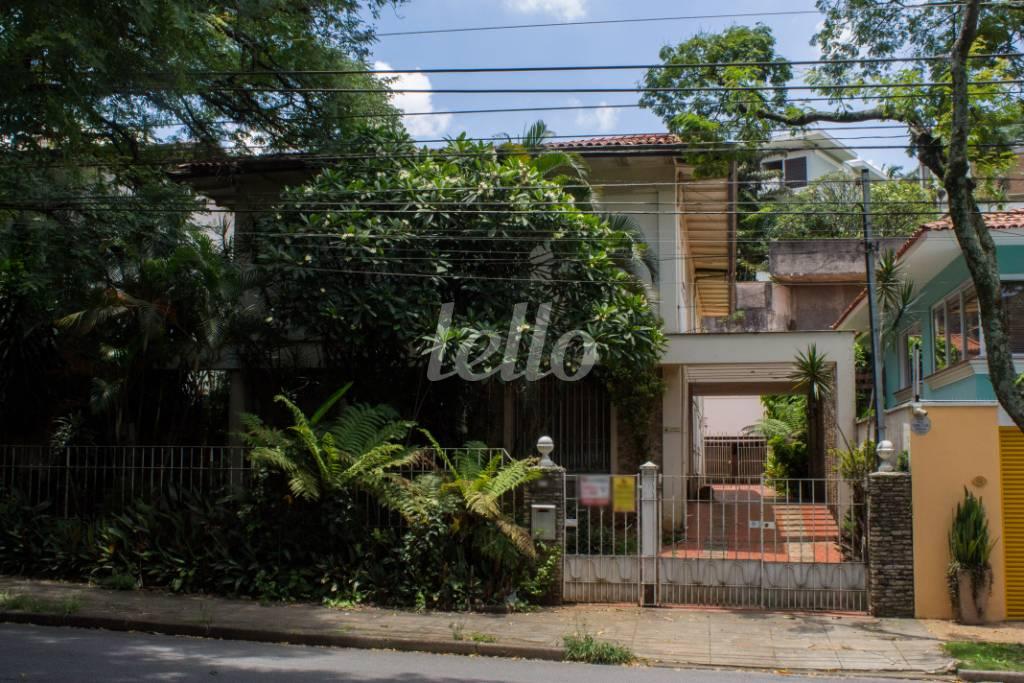 FACHADA de Casa à venda, sobrado com 500 m², 4 quartos e 15 vagas em Pacaembu - São Paulo