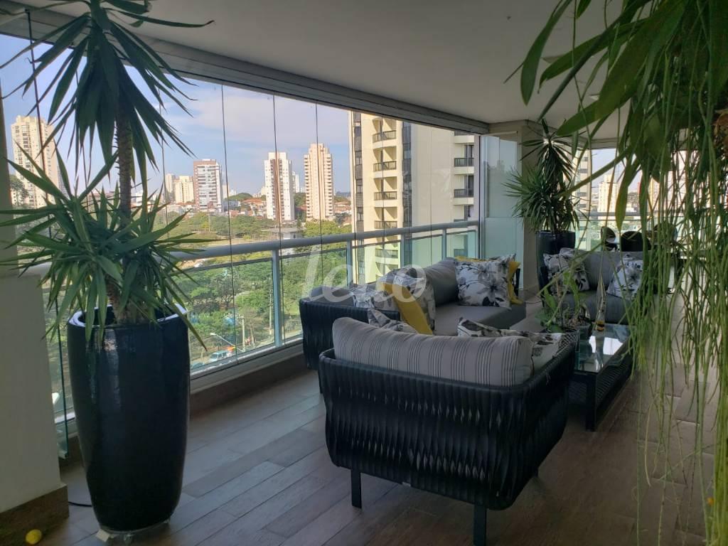 VARANDA GOURMET de Apartamento à venda, Padrão com 355 m², 4 quartos e 5 vagas em Jardim Anália Franco - São Paulo