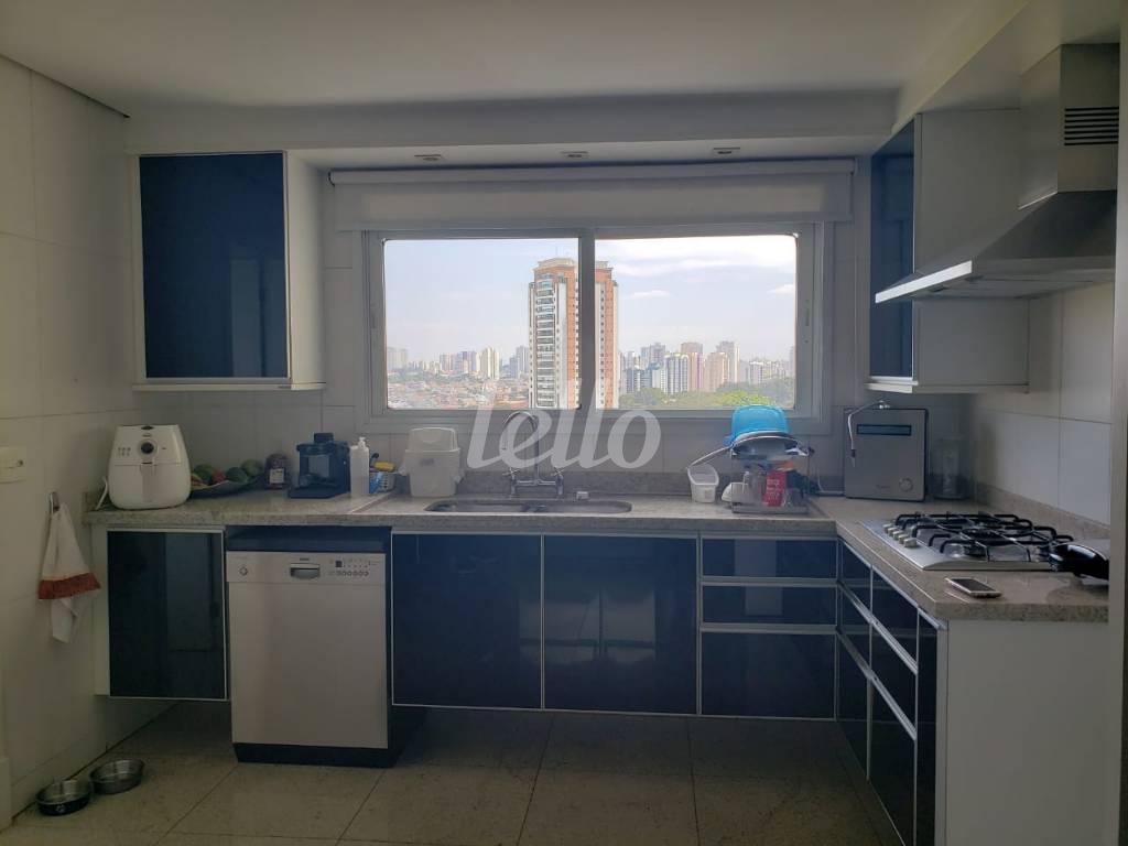 COZINHA de Apartamento à venda, Padrão com 355 m², 4 quartos e 5 vagas em Jardim Anália Franco - São Paulo