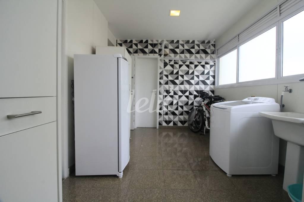 ÁREA DE SERVIÇO de Apartamento à venda, Padrão com 229 m², 4 quartos e 4 vagas em Jardim Paulista - São Paulo
