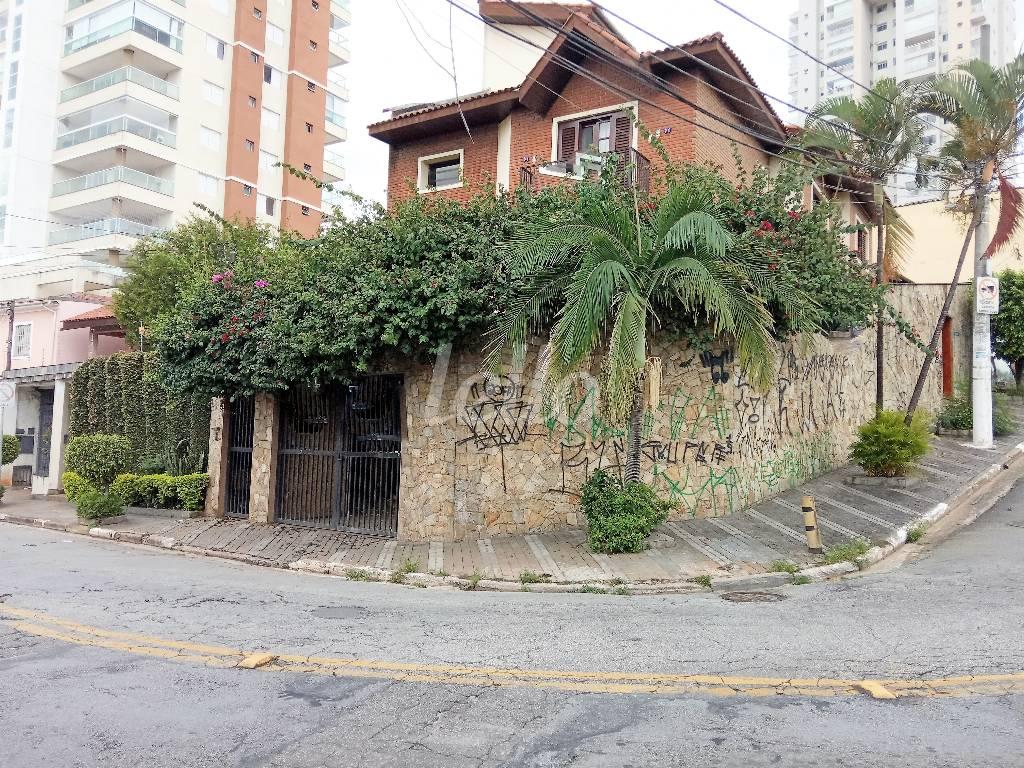 FACHADA de Casa à venda, sobrado com 350 m², 4 quartos e 6 vagas em Santa Teresinha - São Paulo