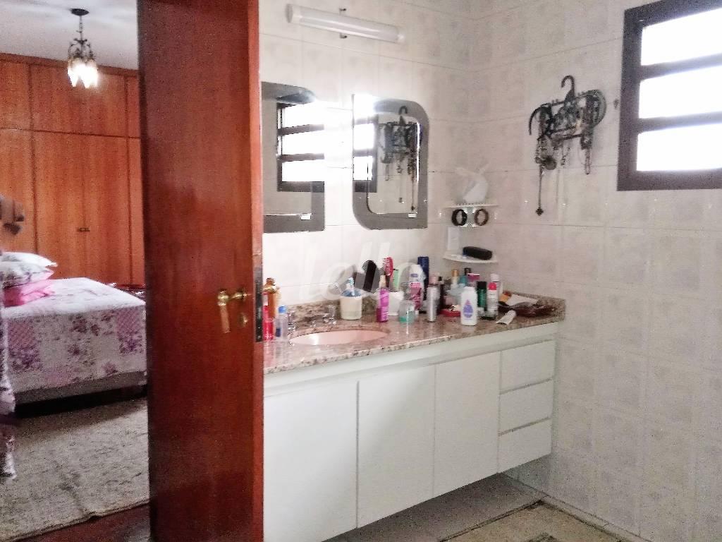 WC SUITE de Casa à venda, sobrado com 350 m², 4 quartos e 6 vagas em Santa Teresinha - São Paulo