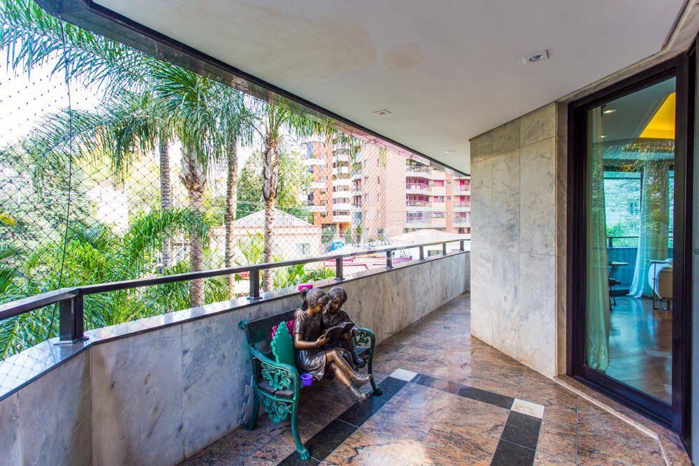 VARANDA de Apartamento à venda, Padrão com 640 m², 4 quartos e 4 vagas em Vila Uberabinha - São Paulo