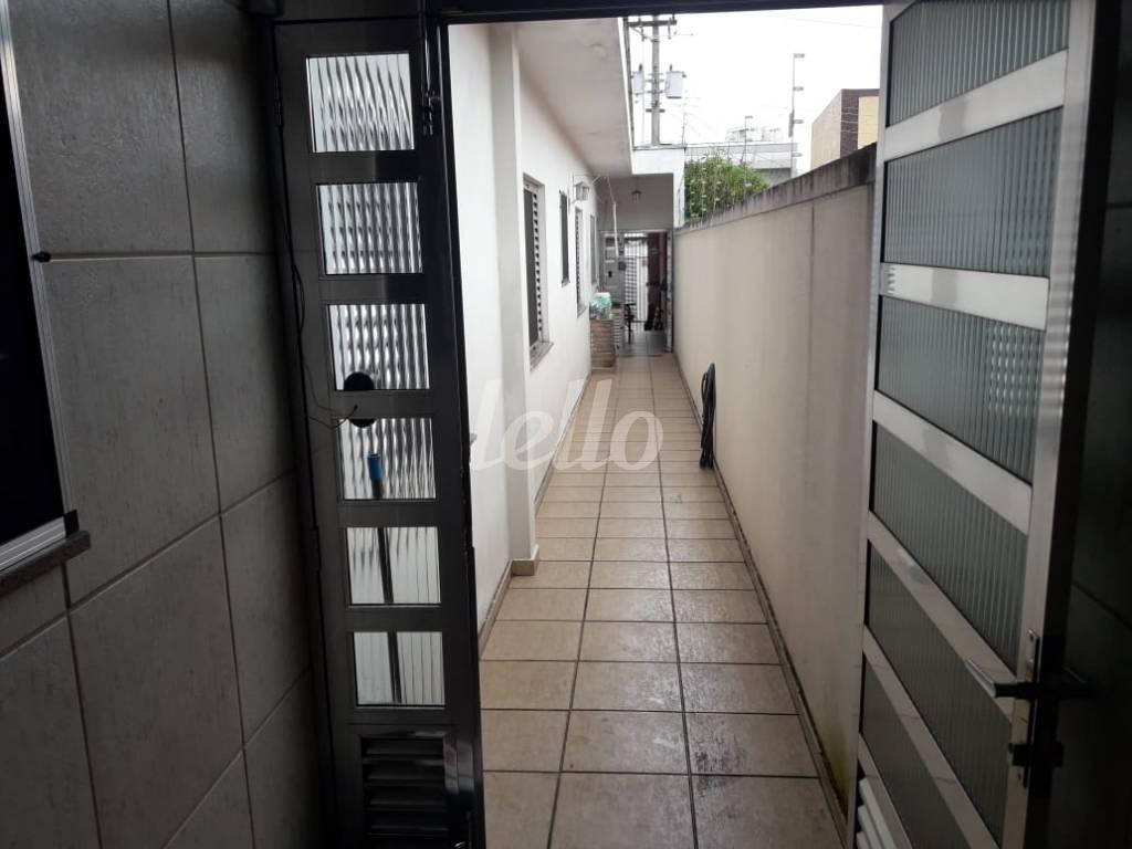 CORREDOR LATERAL de Casa à venda, sobrado com 130 m², 3 quartos e 2 vagas em Parque Sevilha - São Paulo