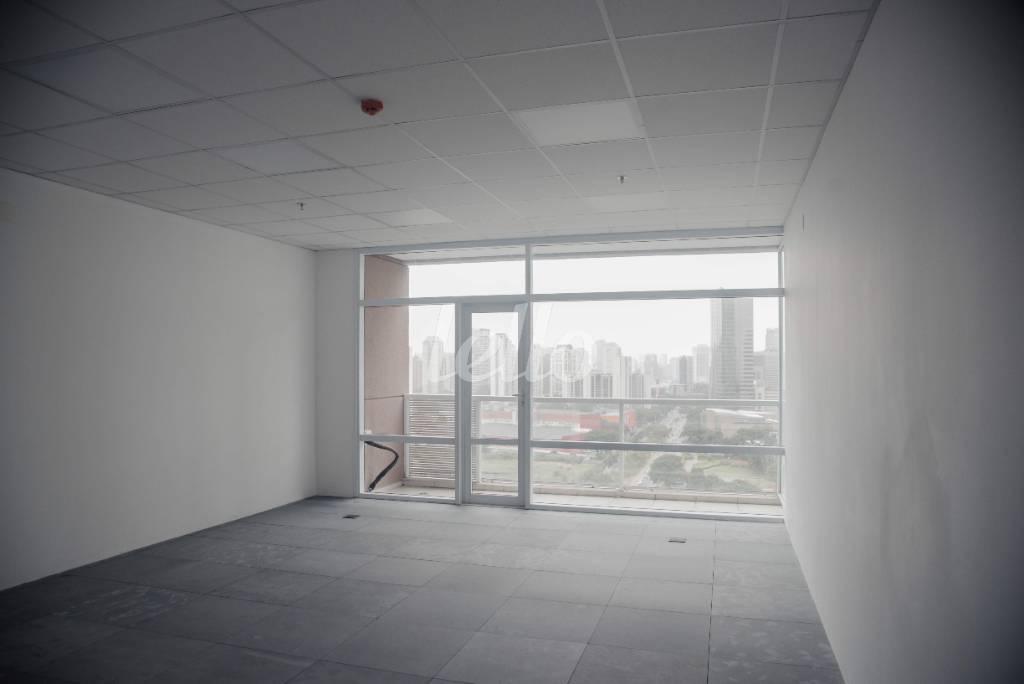 SALA 2 de Sala / Conjunto para alugar, Padrão com 138 m², e 4 vagas em Cidade Monções - São Paulo