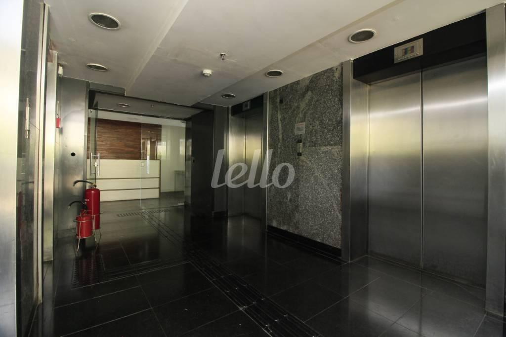 HALL de Sala / Conjunto para alugar, Padrão com 395 m², e 5 vagas em Bela Vista - São Paulo