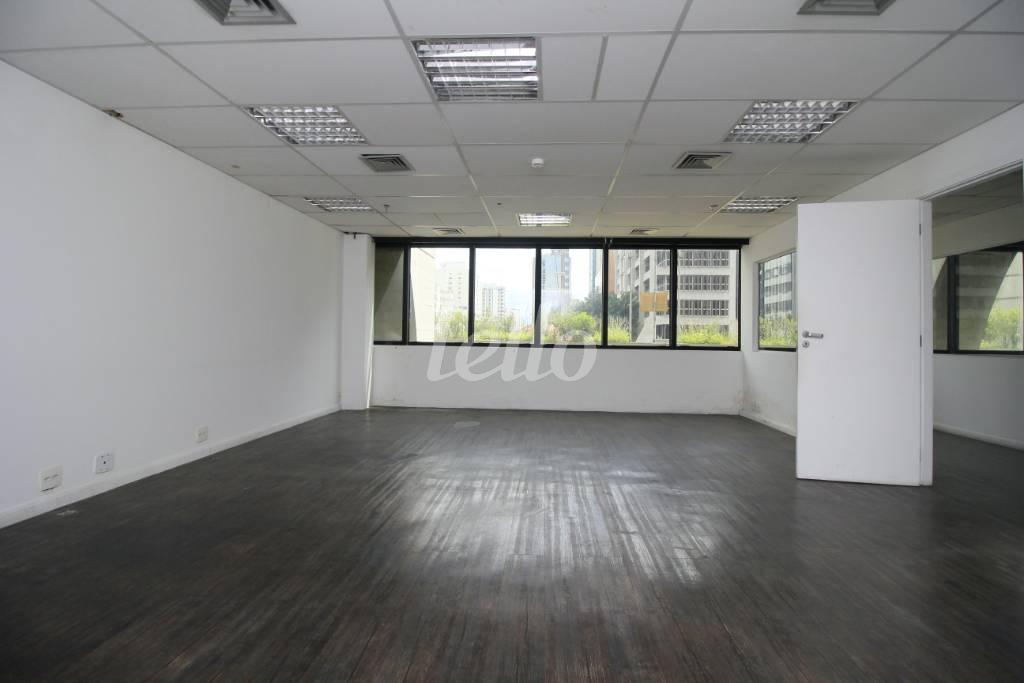 SALA de Sala / Conjunto para alugar, Padrão com 395 m², e 5 vagas em Bela Vista - São Paulo