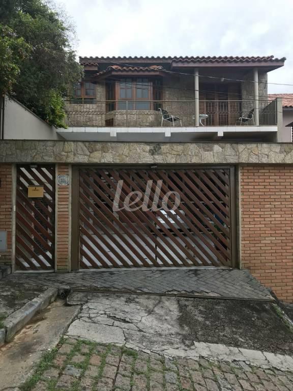 FACHADA de Casa à venda, sobrado com 232 m², 4 quartos e 4 vagas em Vila Irmãos Arnoni - São Paulo