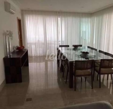 SALA DOIS AMBIENTES de Apartamento à venda, Padrão com 335 m², 5 quartos e 5 vagas em Vila Regente Feijó - São Paulo