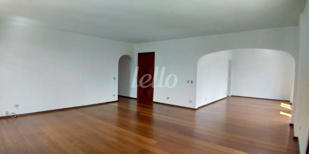 SALA de Apartamento à venda, Padrão com 210 m², 3 quartos e 2 vagas em Bela Vista - São Paulo