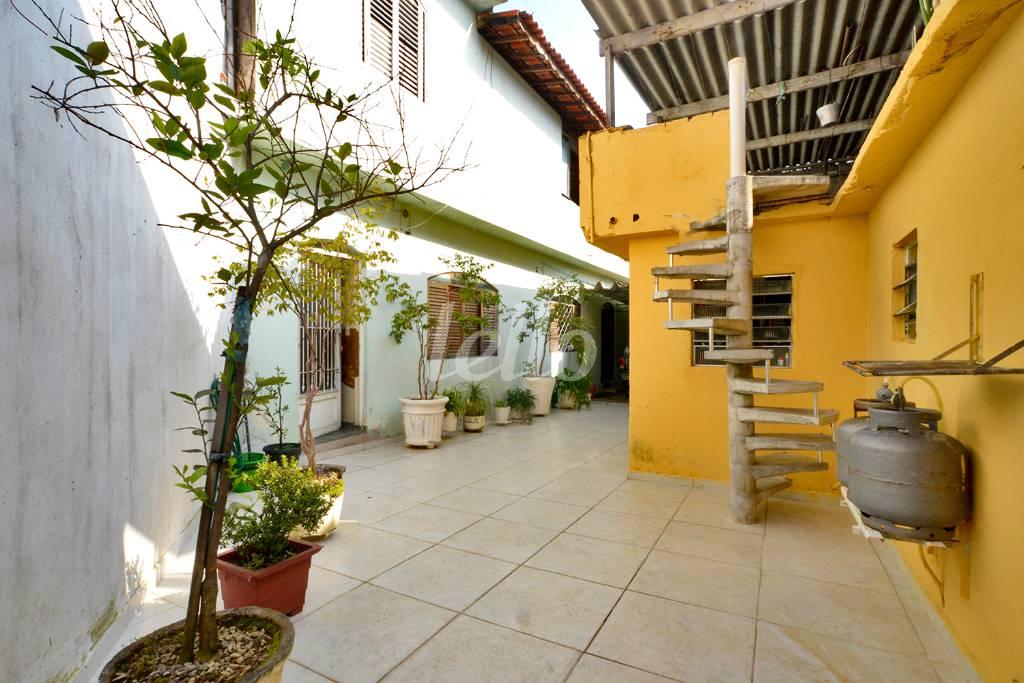QUINTAL de Casa à venda, sobrado com 200 m², 5 quartos e 7 vagas em Santa Teresinha - Santo André
