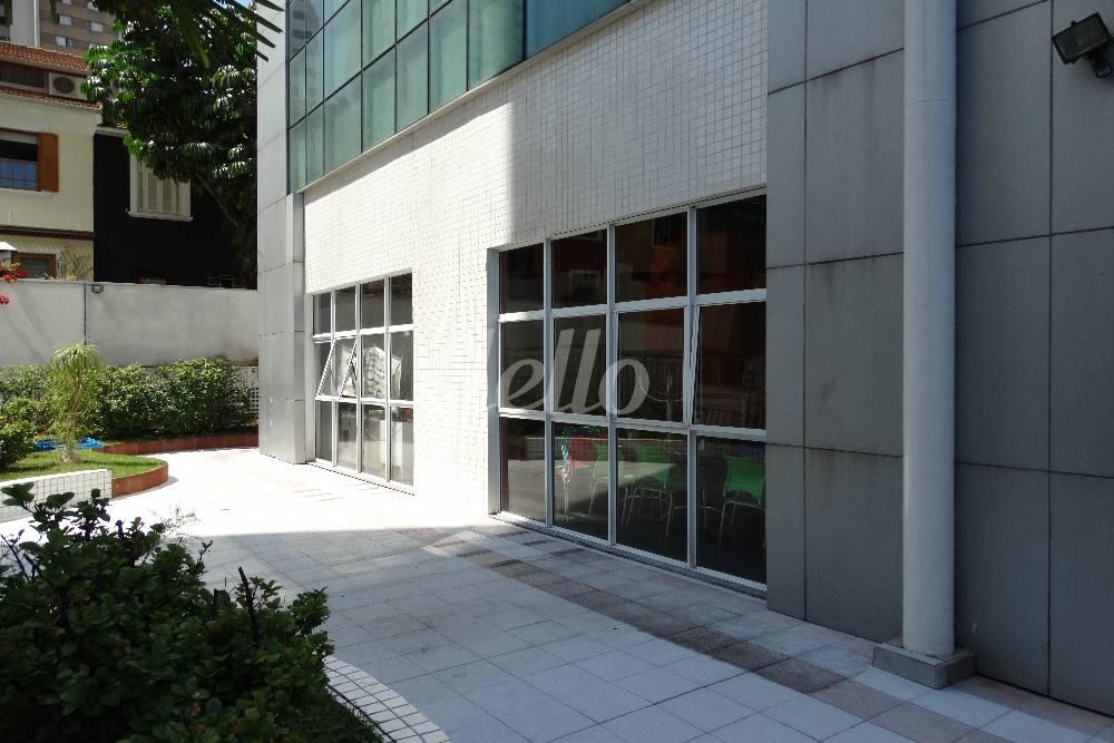 VISTA FUNDOS de Loja para alugar, Galeria com 30 m², e em Pinheiros - São Paulo