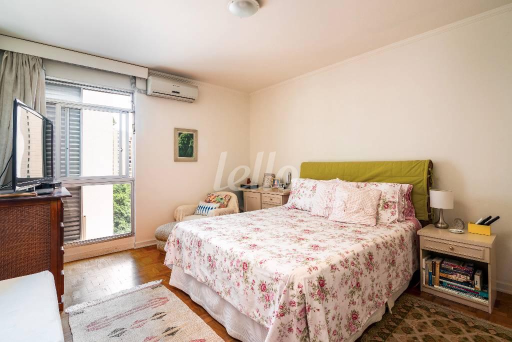 SUÍTE de Apartamento à venda, Padrão com 137 m², 3 quartos e 1 vaga em Itaim Bibi - São Paulo