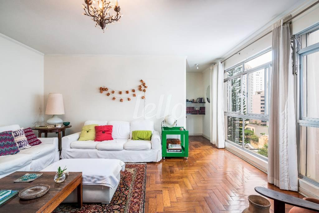 SALA de Apartamento à venda, Padrão com 137 m², 3 quartos e 1 vaga em Itaim Bibi - São Paulo