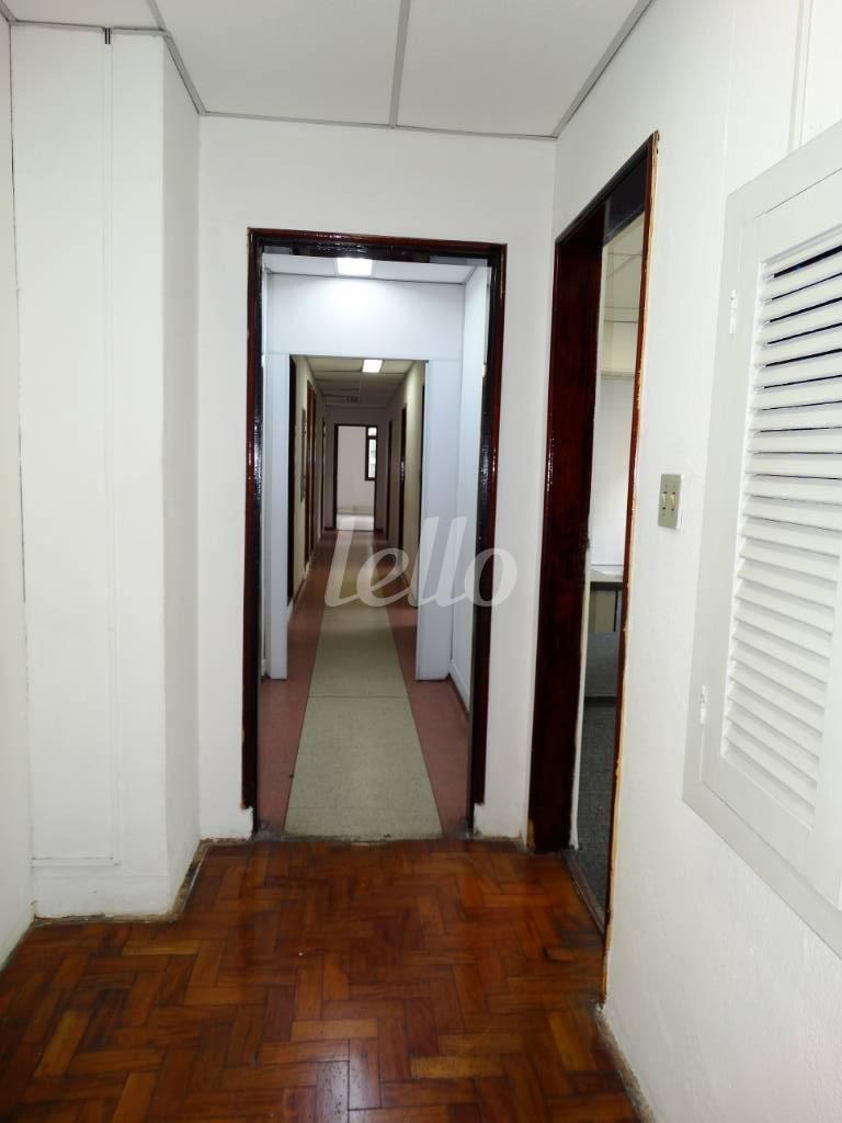 CORREDOR de Sala / Conjunto para alugar, Padrão com 250 m², e em República - São Paulo